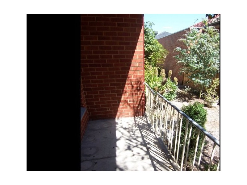 1/9 Violet Street, Essendon VIC 3040