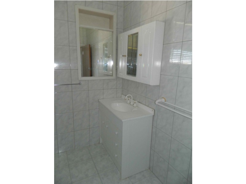 2/23 WALTERS AVENUE, Airport West VIC 3042