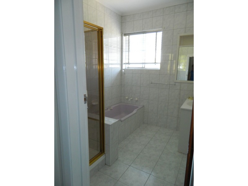 2/23 WALTERS AVENUE, Airport West VIC 3042