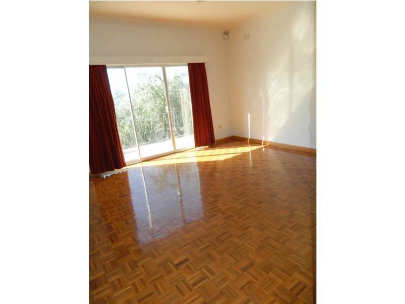 2/23 WALTERS AVENUE, Airport West VIC 3042