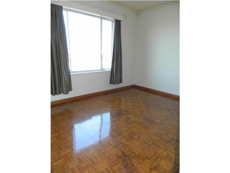 2/23 WALTERS AVENUE, Airport West VIC 3042