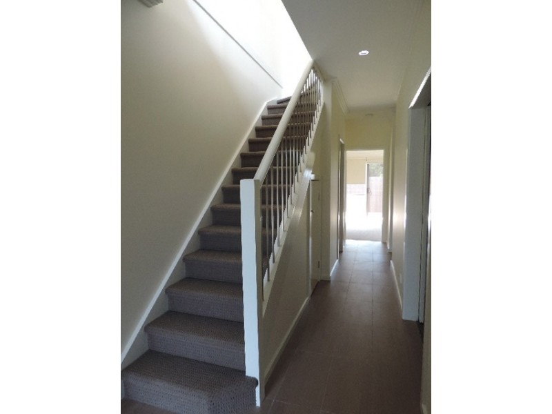 4/1 Warwick Place, Airport West VIC 3042