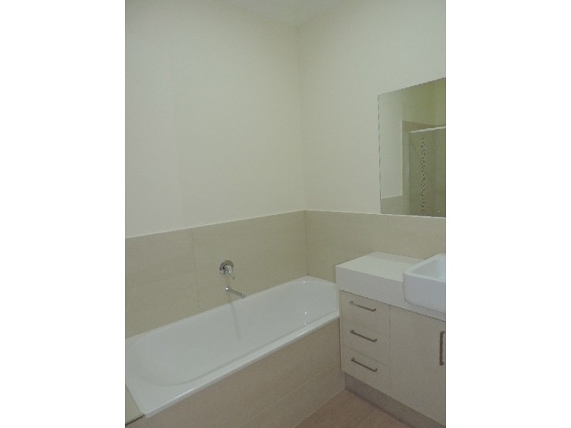 4/1 Warwick Place, Airport West VIC 3042