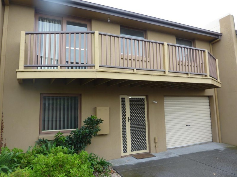 2/17 Afton Street, Essendon VIC 3040