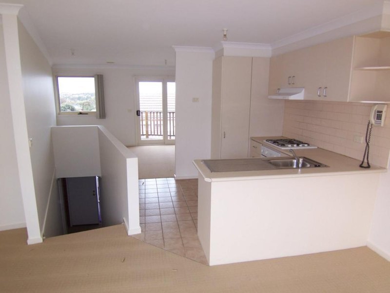 2/17 Afton Street, Essendon VIC 3040