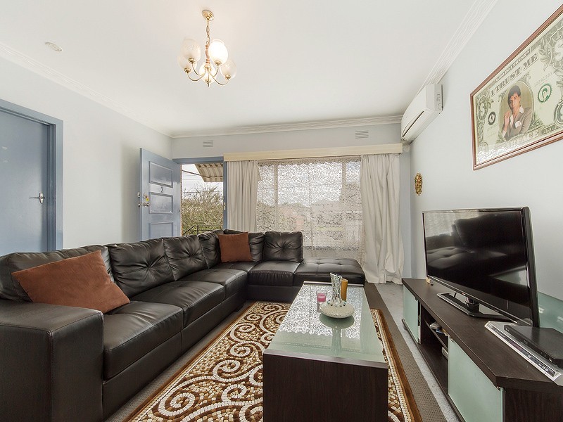 2/136 Hoffmans Rd, Essendon VIC 3040