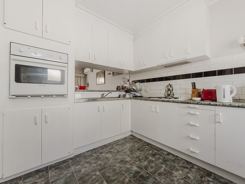 2/136 Hoffmans Rd, Essendon VIC 3040