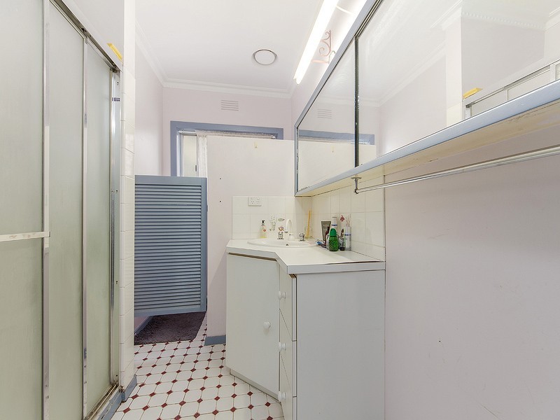 2/136 Hoffmans Rd, Essendon VIC 3040