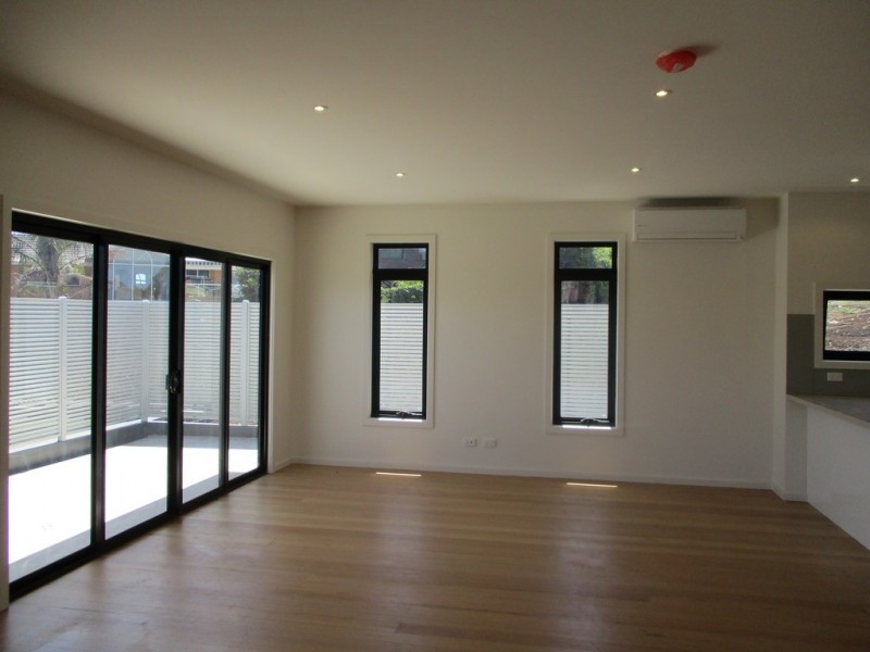 4/37 Hillside Grove, Airport West VIC 3042