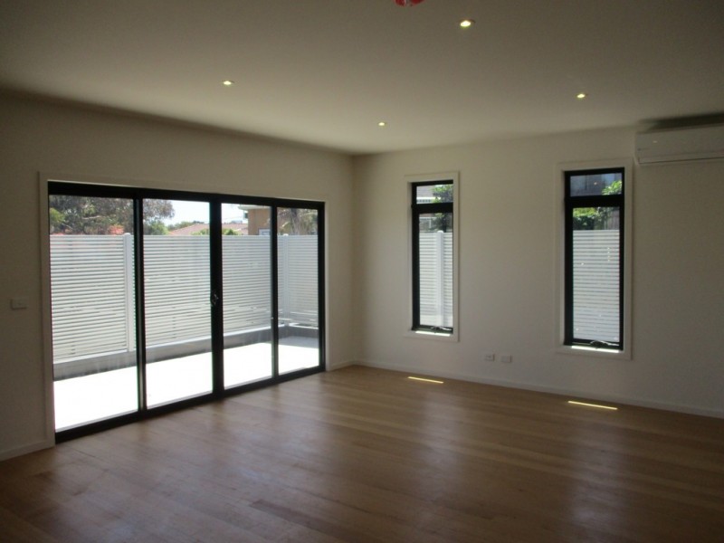 4/37 Hillside Grove, Airport West VIC 3042