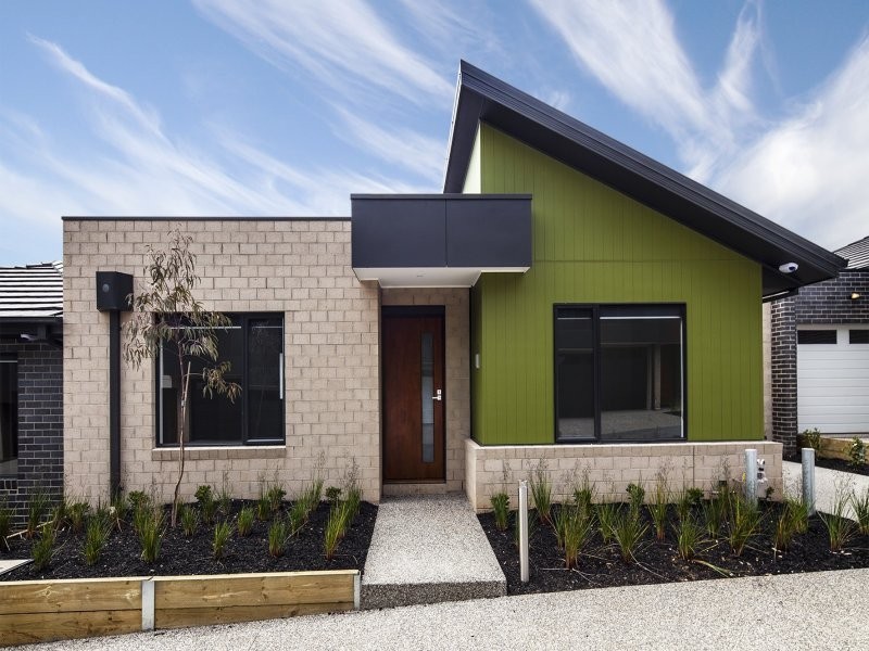 12 lamart, Strathmore VIC 3041