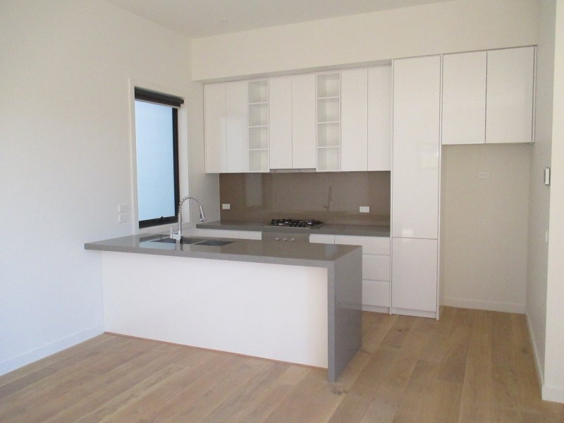 12 lamart, Strathmore VIC 3041