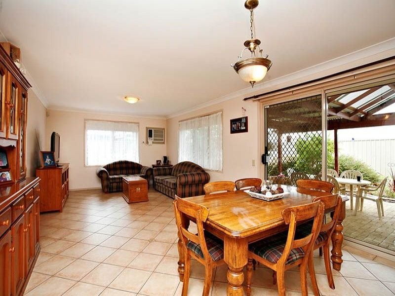 62 Warburton Drive, Woodcroft SA 5162