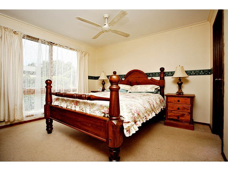 10 Barnes Crescent, Woodcroft SA 5162