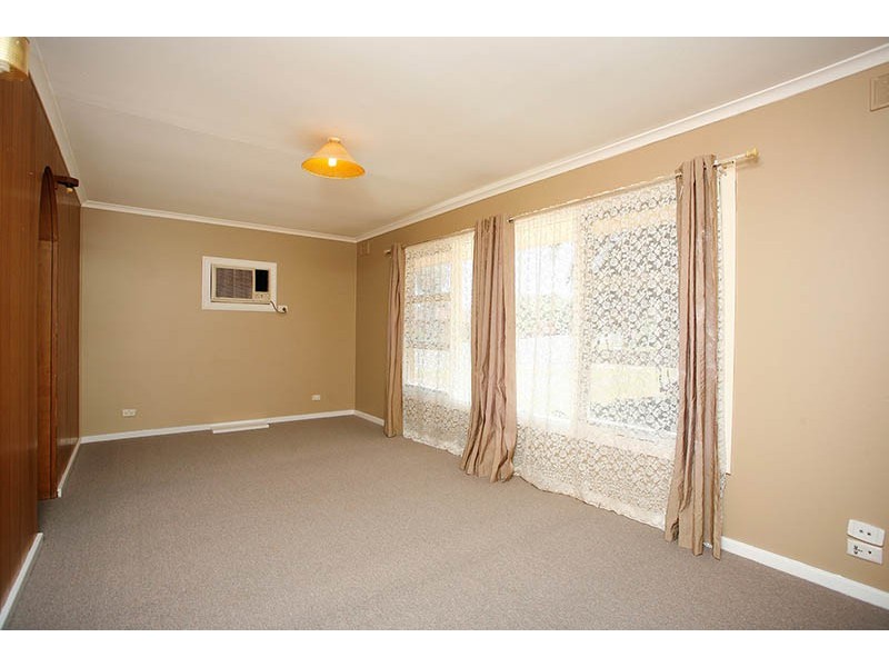 2 Julian Street, Christie Downs SA 5164