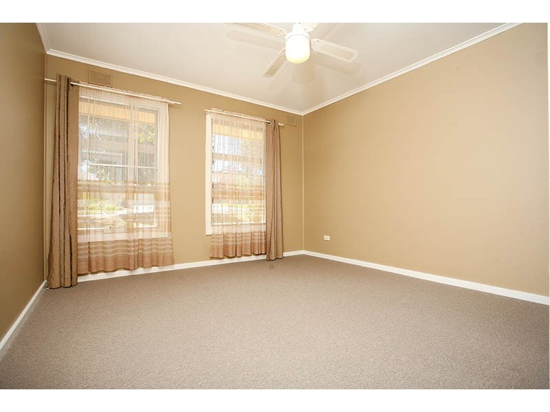 2 Julian Street, Christie Downs SA 5164