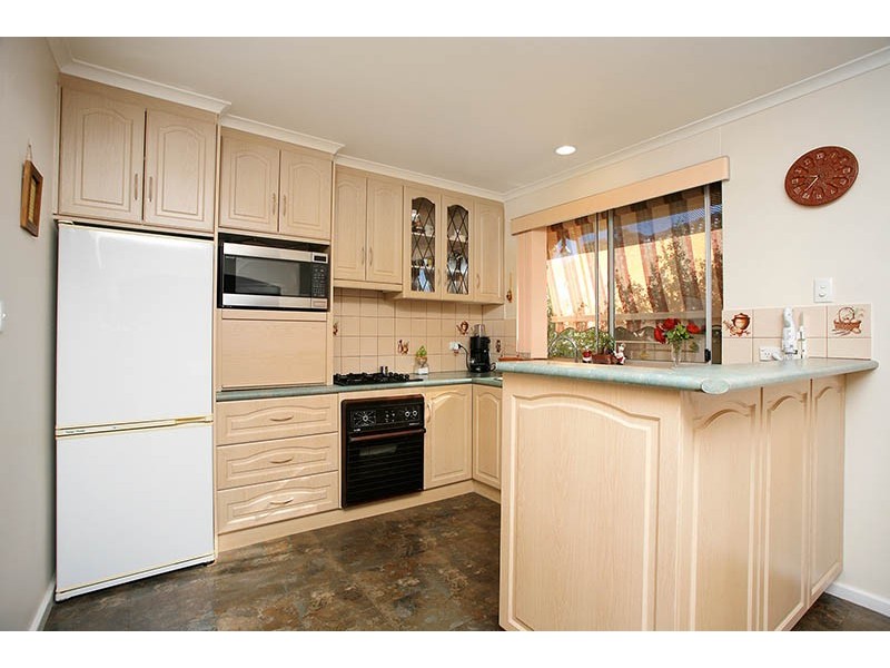 5 Valleyview Crescent, Hackham West SA 5163