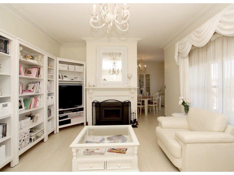 1 Highfield Drive, Aberfoyle Park SA 5159