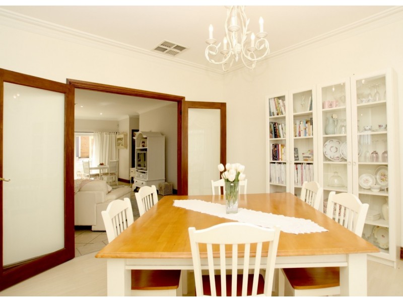 1 Highfield Drive, Aberfoyle Park SA 5159