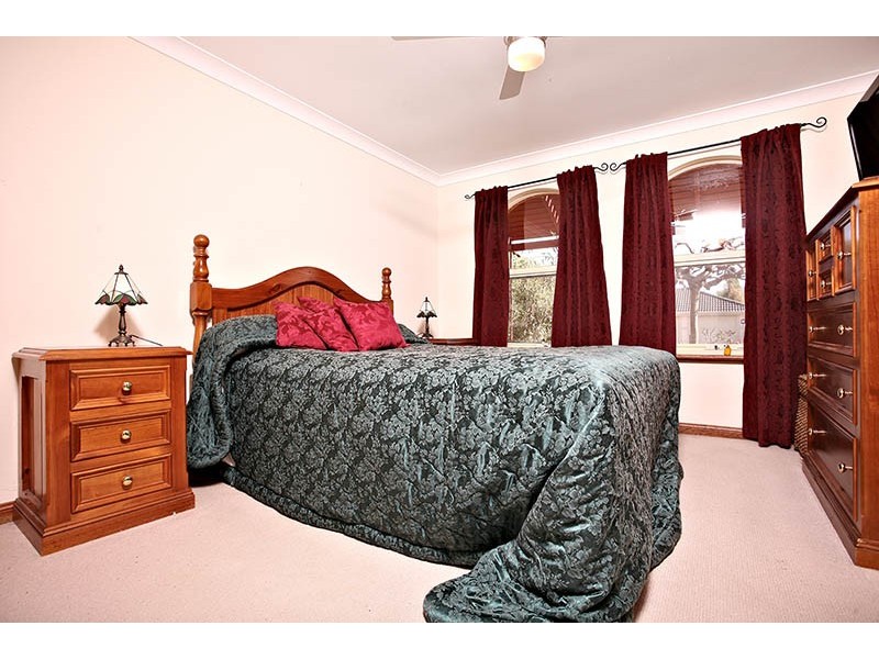 32 Sovereign Drive, Woodcroft SA 5162