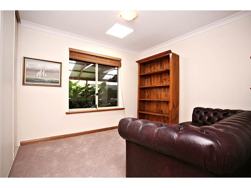 32 Sovereign Drive, Woodcroft SA 5162