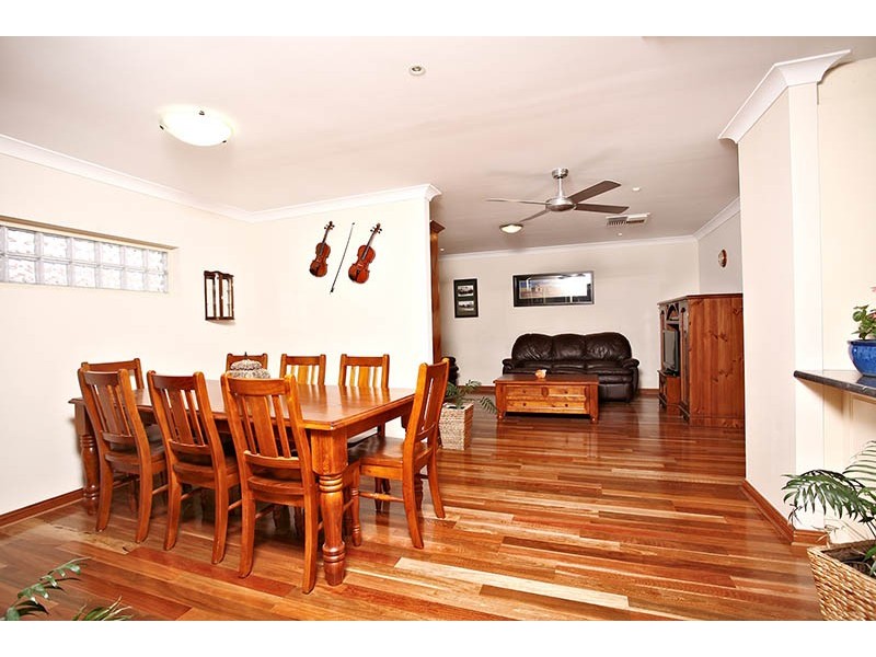 32 Sovereign Drive, Woodcroft SA 5162