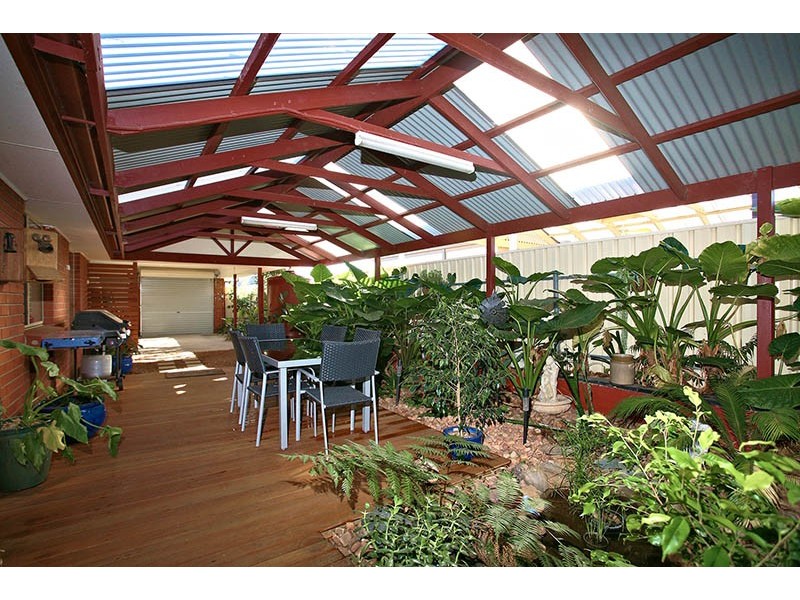 32 Sovereign Drive, Woodcroft SA 5162