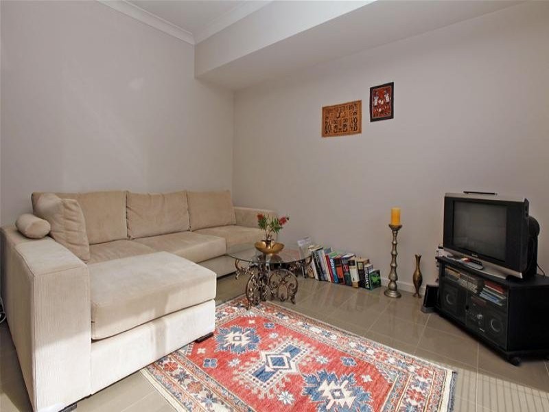 2/37 Cash Street, Kingsbury VIC 3083