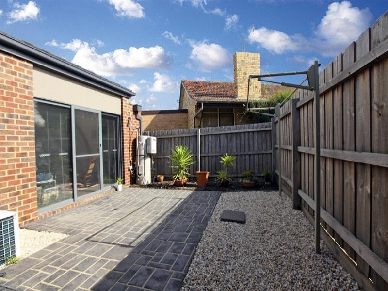 2/37 Cash Street, Kingsbury VIC 3083