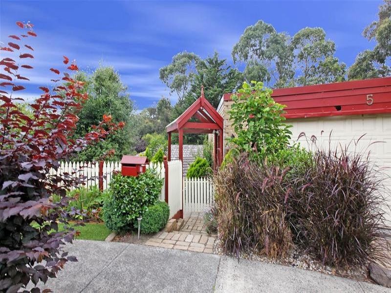 5 Delpura Glen, Greensborough VIC 3088