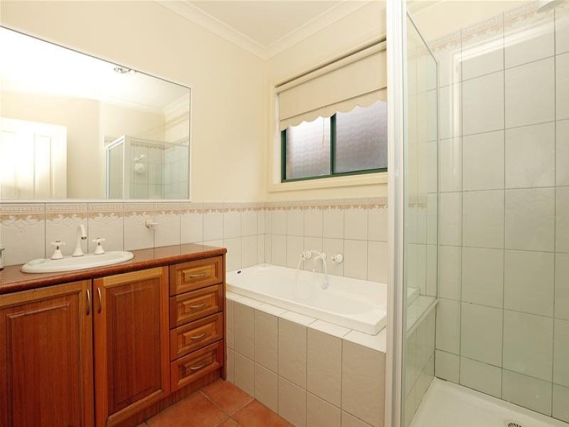 2 Pretty Valley Grove, South Morang VIC 3752