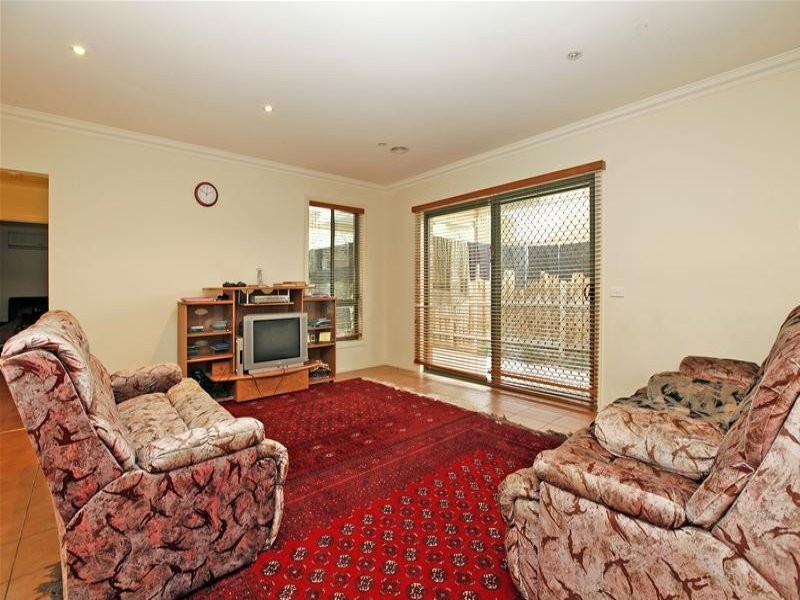 2 Pretty Valley Grove, South Morang VIC 3752