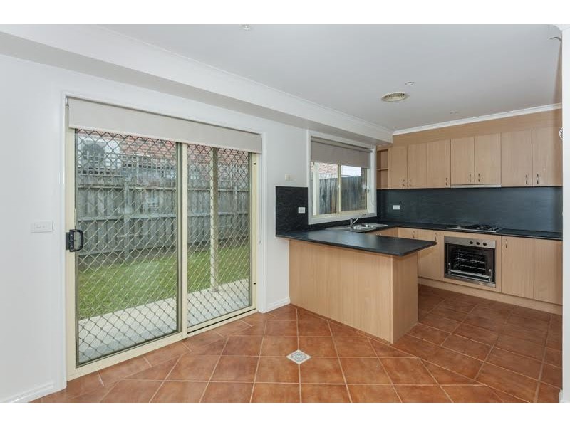 2A Parkland Grove, Kingsbury VIC 3083