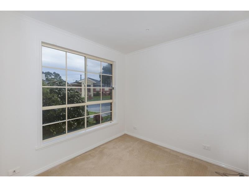 2A Parkland Grove, Kingsbury VIC 3083