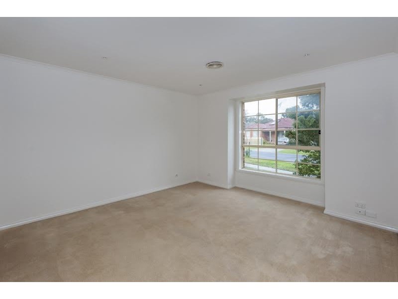 2A Parkland Grove, Kingsbury VIC 3083