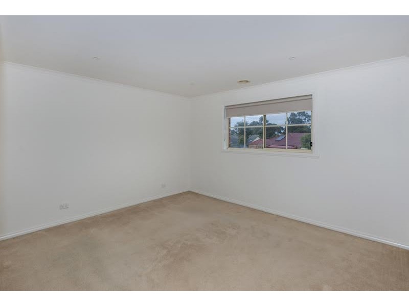 2A Parkland Grove, Kingsbury VIC 3083