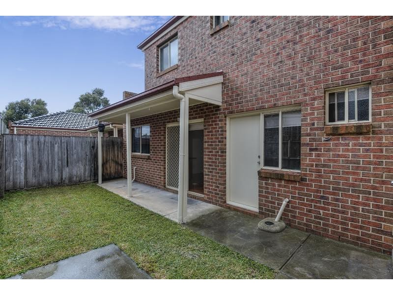 2A Parkland Grove, Kingsbury VIC 3083