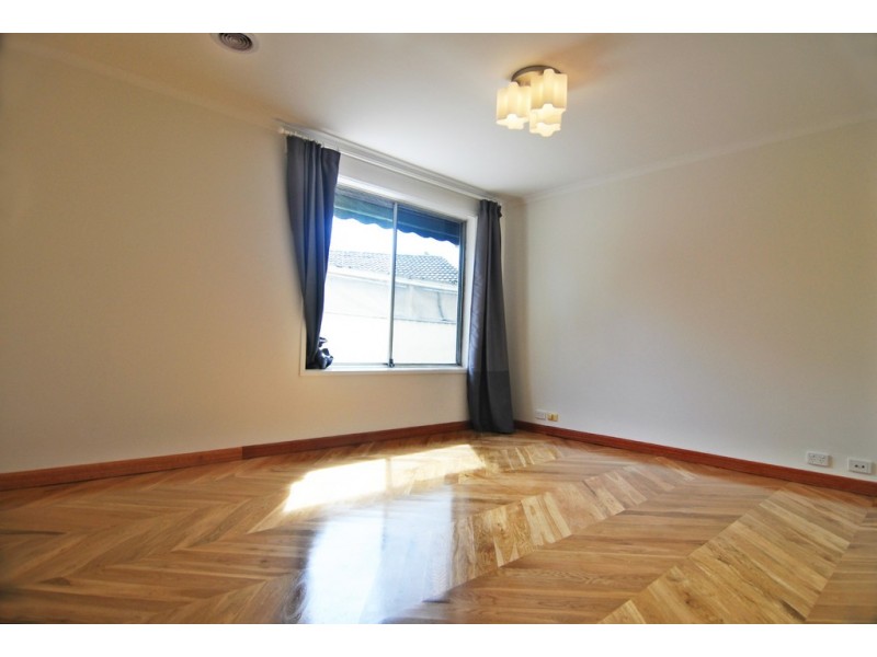 40 Madigan Crescent, Mill Park VIC 3082