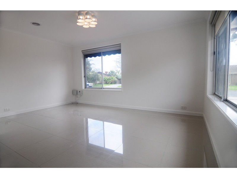 40 Madigan Crescent, Mill Park VIC 3082