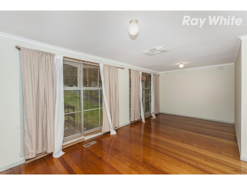 124 St Helena Road, Briar Hill VIC 3088