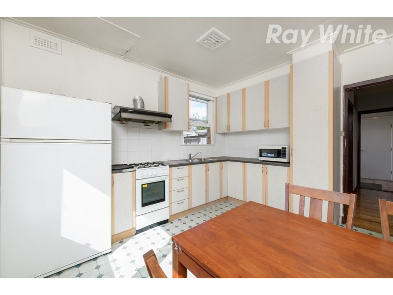 18 Boldrewood Parade, Reservoir VIC 3073