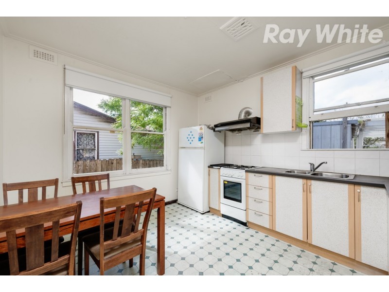 18 Boldrewood Parade, Reservoir VIC 3073