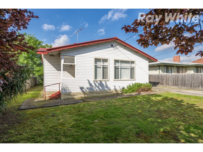18 Boldrewood Parade, Reservoir VIC 3073