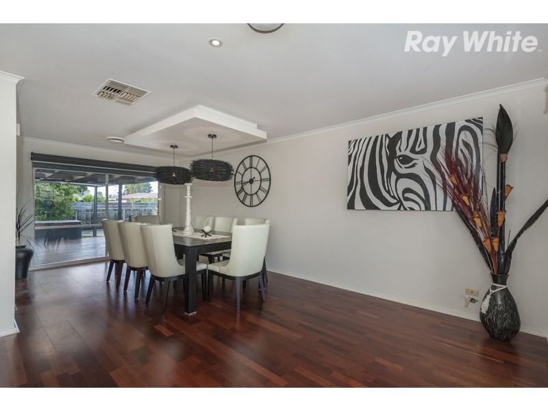 12 Fairwyn Close, Mill Park VIC 3082