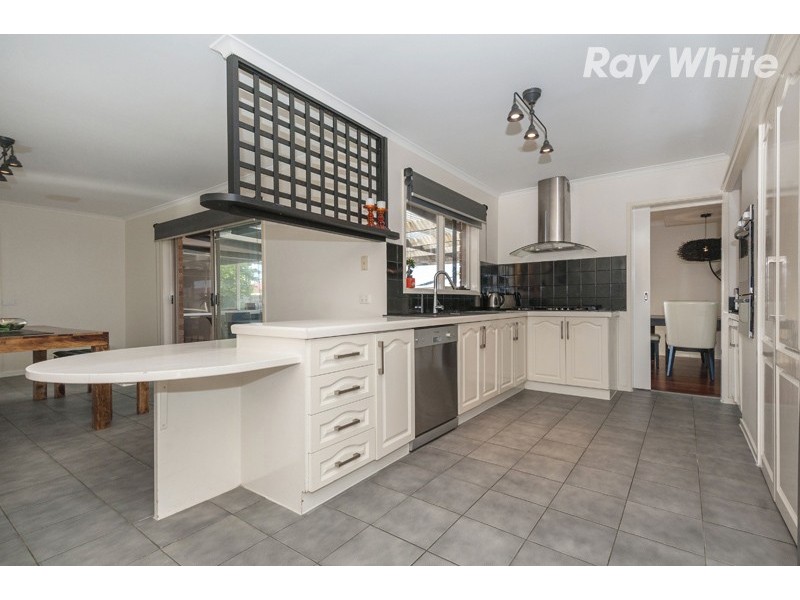 12 Fairwyn Close, Mill Park VIC 3082