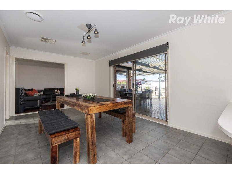12 Fairwyn Close, Mill Park VIC 3082