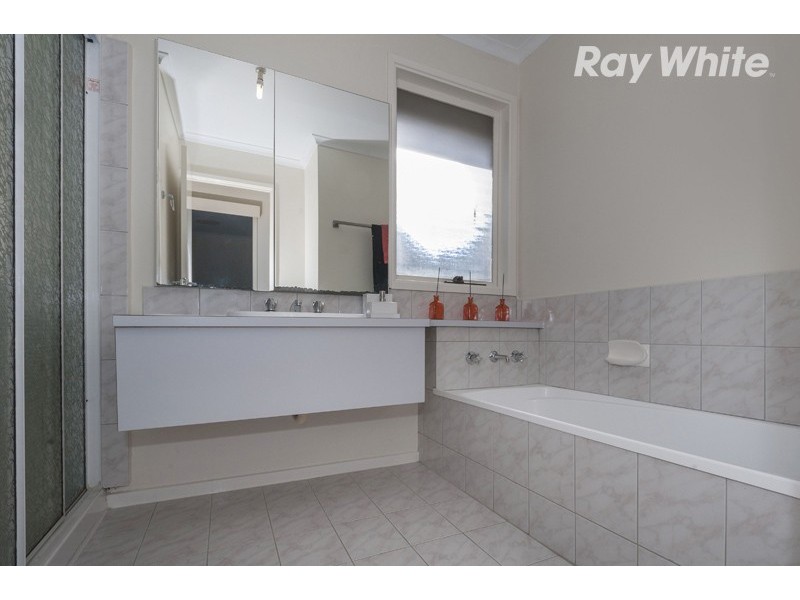 12 Fairwyn Close, Mill Park VIC 3082