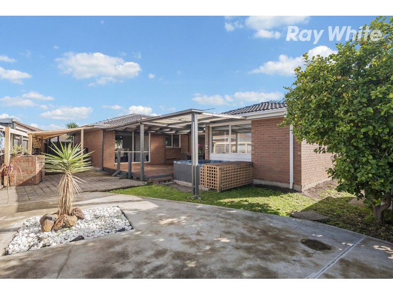 12 Fairwyn Close, Mill Park VIC 3082