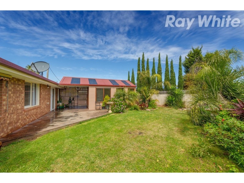4 Denham Place, Mill Park VIC 3082