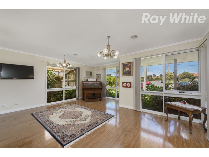 4 Denham Place, Mill Park VIC 3082